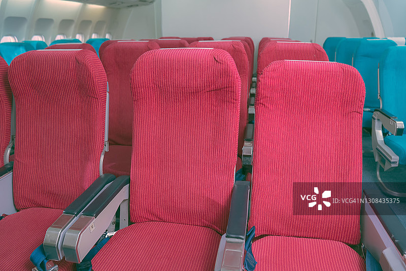 空旷的飞机客舱图片素材