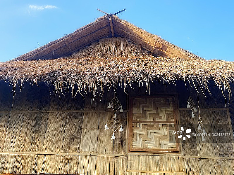 高山上的临时性泰国房屋图片素材