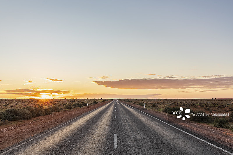 澳大利亚南澳大利亚州斯图尔特公路日落图片素材