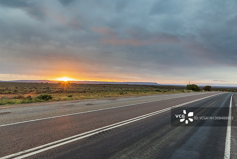 澳大利亚南澳大利亚州斯图尔特公路日落图片素材