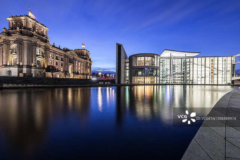 柏林政府区蓝色时刻（德国）图片素材