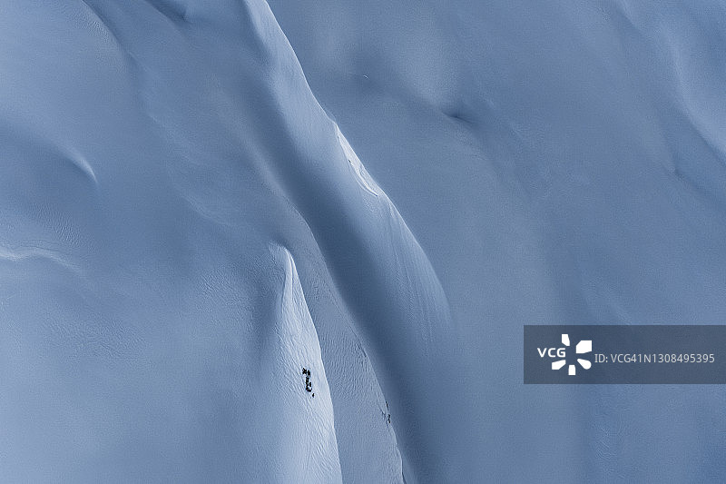 高海拔冰川上风雕雪的俯视图图片素材