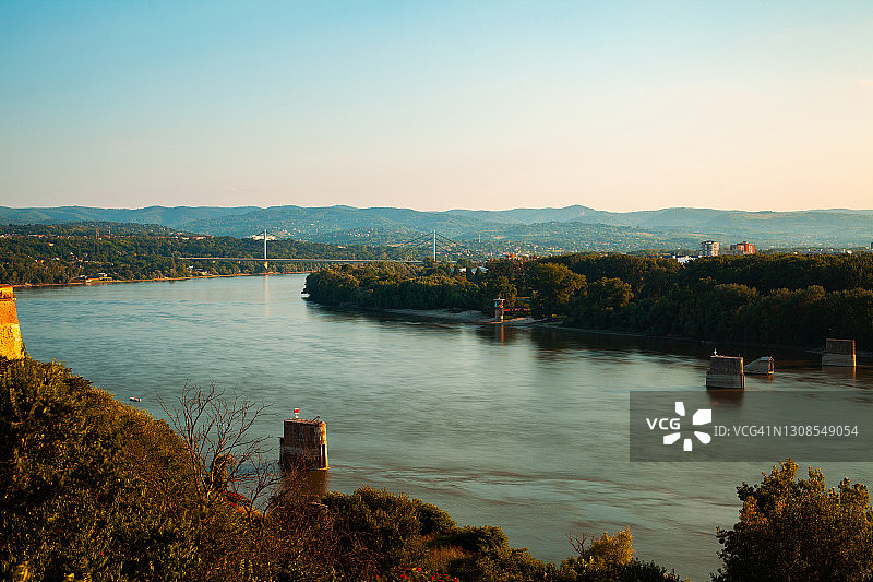 多瑙河上的自由桥，诺维萨德市风光图片素材
