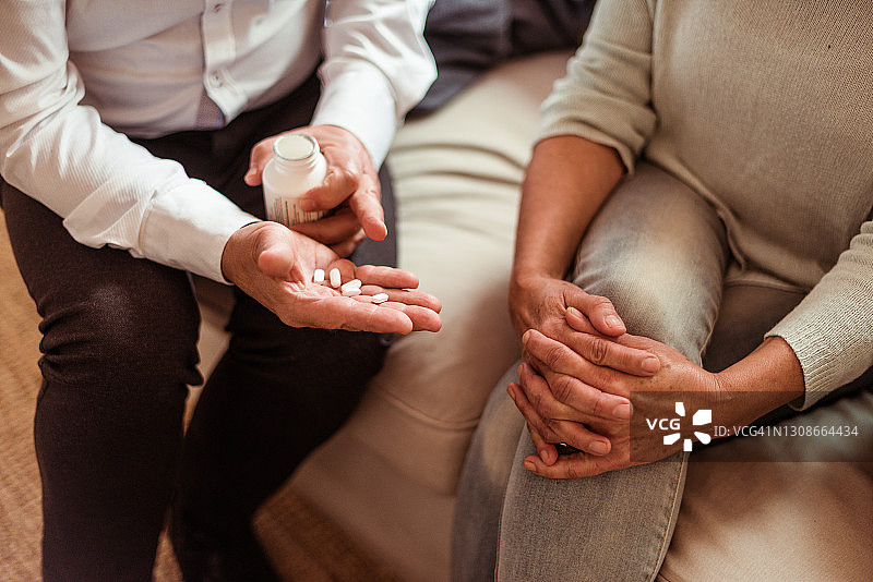 服用抗抑郁药物图片素材