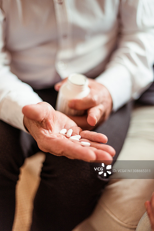 服用抗抑郁药物图片素材