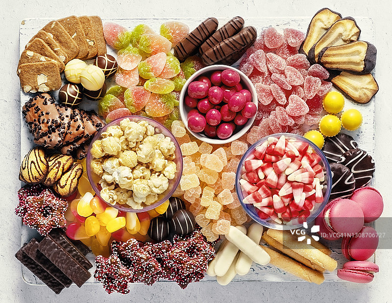 什锦软糖、爆米花、巧克力和马卡龙图片素材