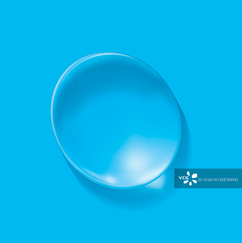 水滴特写顶角拍摄图片素材