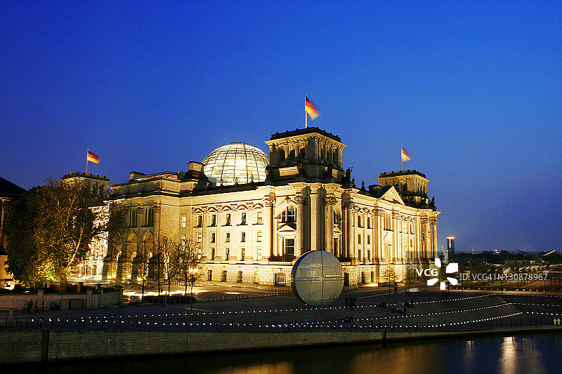 德国柏林国会大厦夜景图片素材