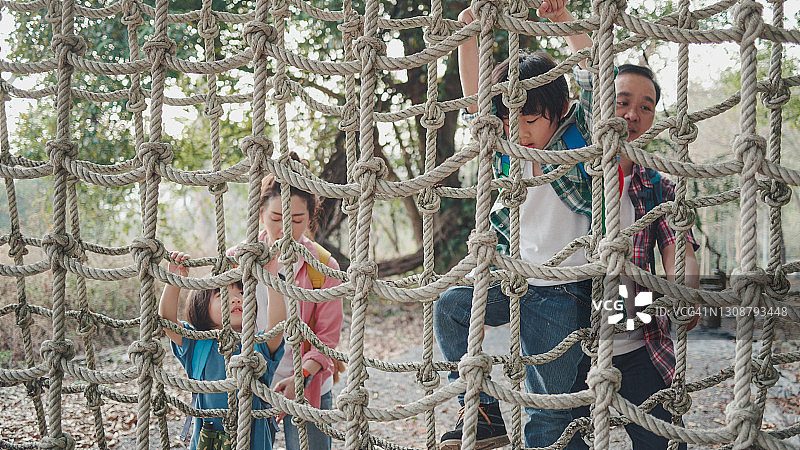 春日家庭欢乐时光图片素材