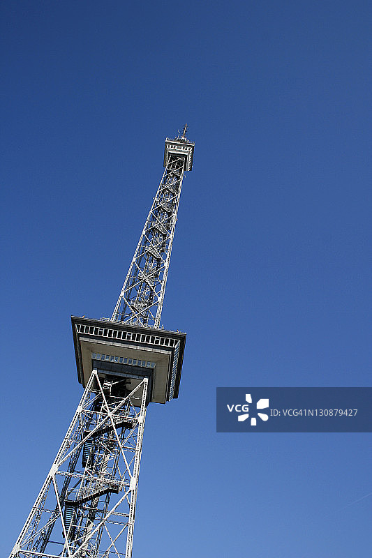 德国柏林的无线电塔和游乐场图片素材