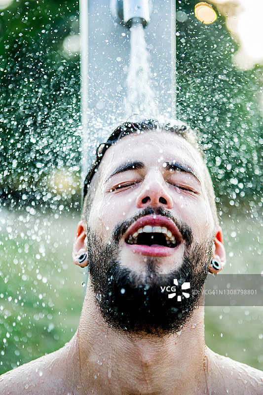 年轻男人肖像图片素材