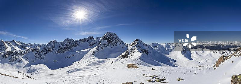 奥地利蒂罗尔州厄茨塔尔阿尔卑斯山脉阿赫科格尔峰全景图片素材
