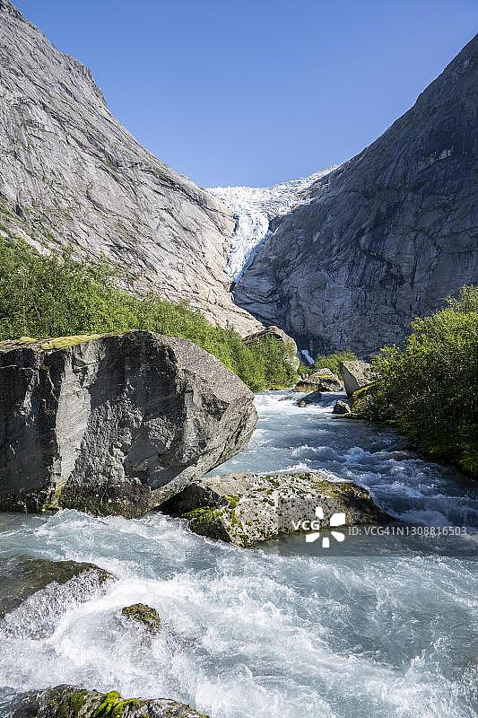 挪威布里克斯达尔布林克斯达尔冰川的布里克斯达尔塞尔瓦河图片素材
