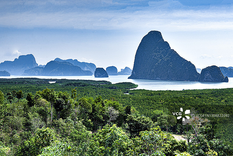 泰国攀牙府沙美囊栖观景点石灰岩地标图片素材