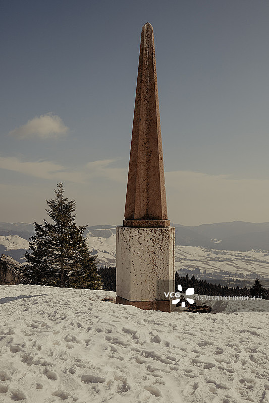 泽比奥山顶和泽比奥牧场图片素材