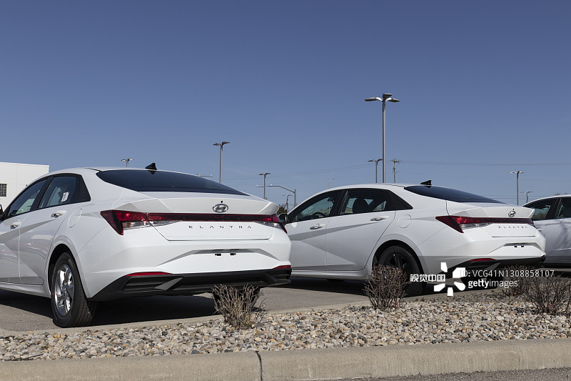 等待经销商准备的现代伊兰特，韩国现代汽车图片素材