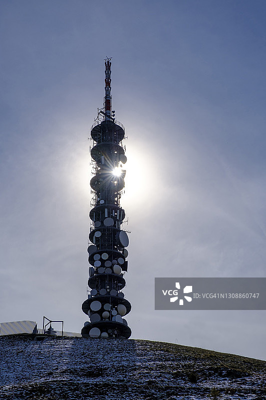 意大利克龙普拉茨山，通讯塔在阳光下图片素材