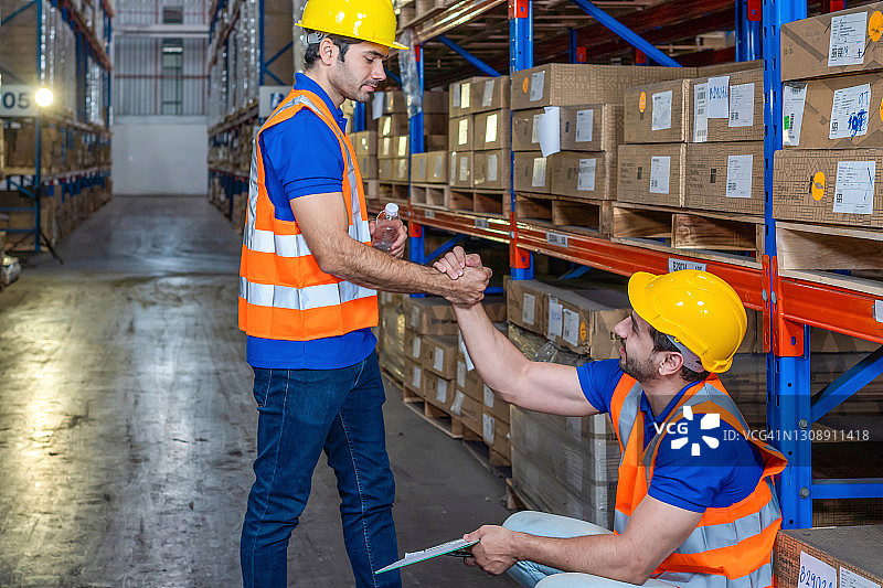 两位同事之间的良好关系图片素材