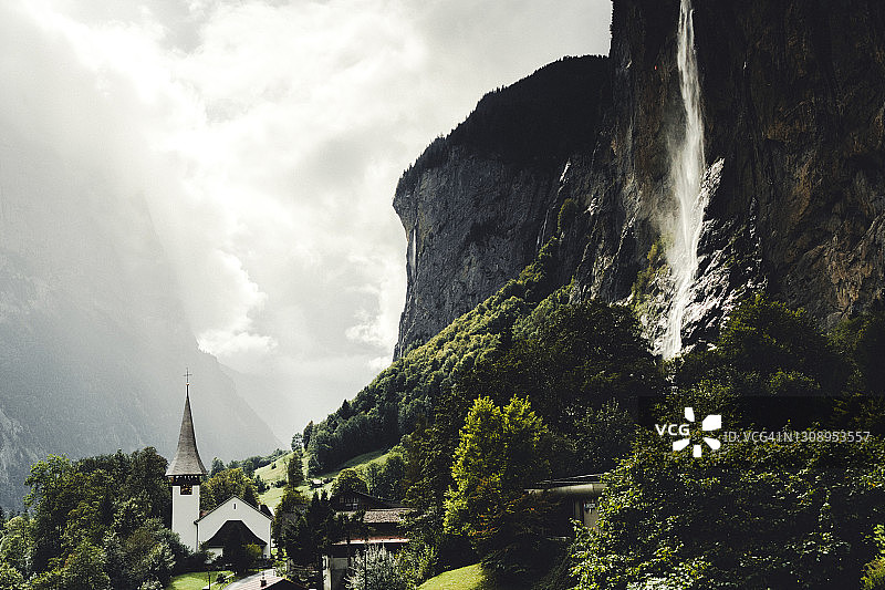 瑞士劳特布龙嫩施陶巴赫瀑布图片素材