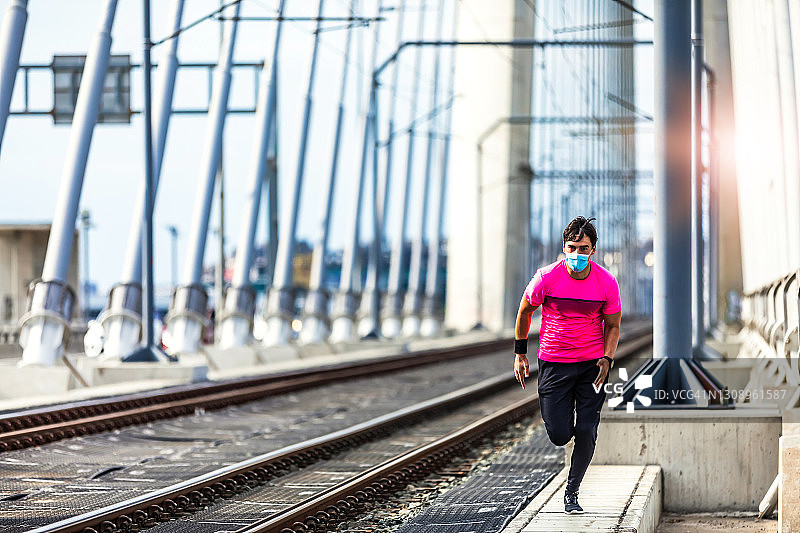 桥上最安全的训练图片素材