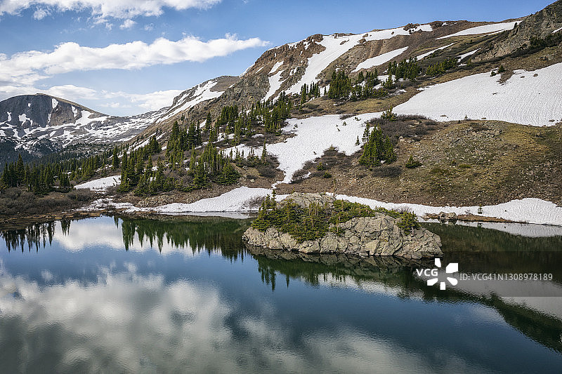 科罗拉多州大学荒野中的迷失湖图片素材