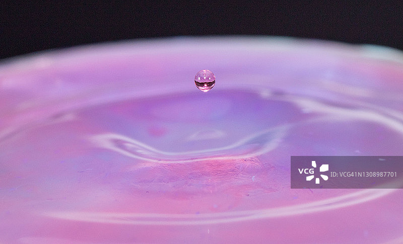 粉红色红色紫色液体水滴摄影图片素材