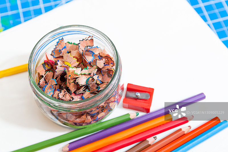 彩色铅笔屑图片素材