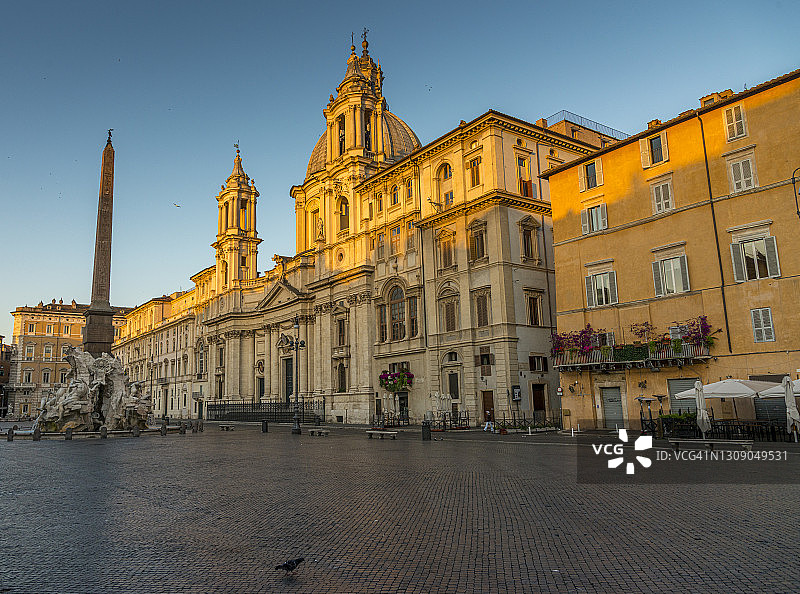 意大利罗马纳沃纳广场喷泉日出图片素材