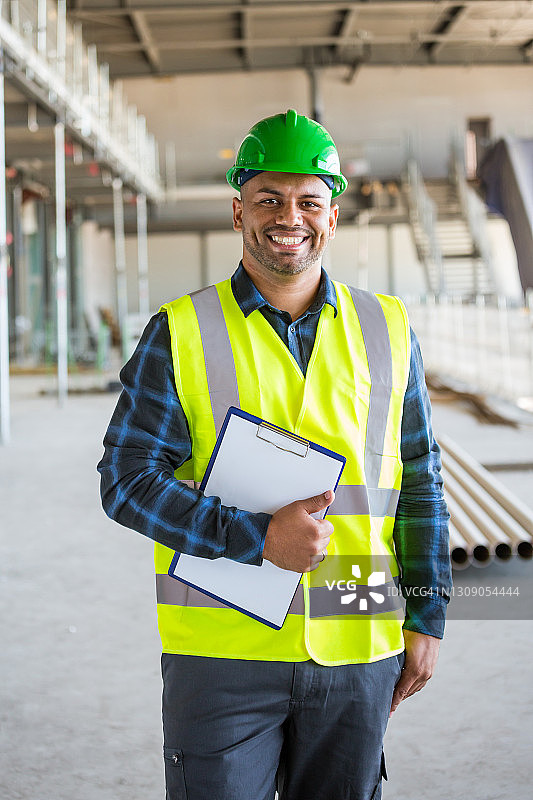 室内建筑工地的建筑工人图片素材