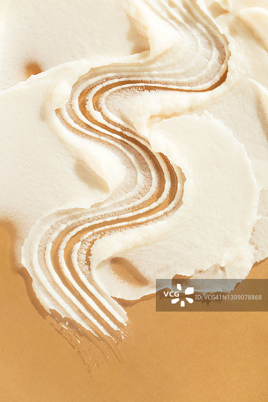 米色背景上白色纹理乳霜涂抹，年度美容护理化妆品banner图片素材