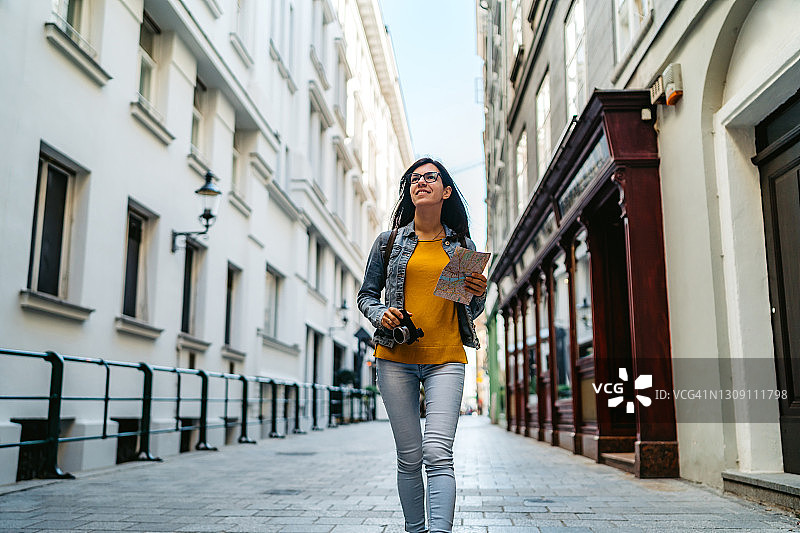 在维也纳旅行的女子图片素材