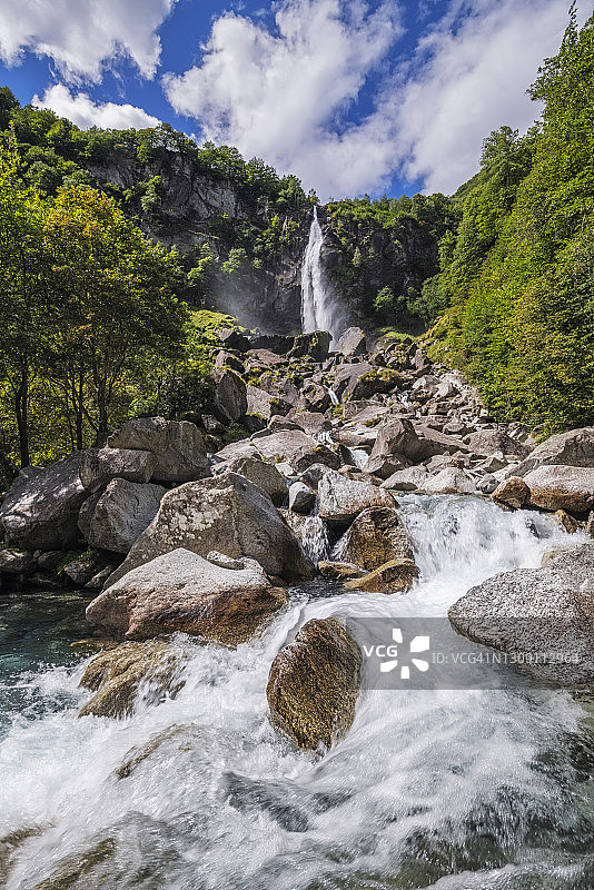 瑞士福罗格里奥瀑布图片素材
