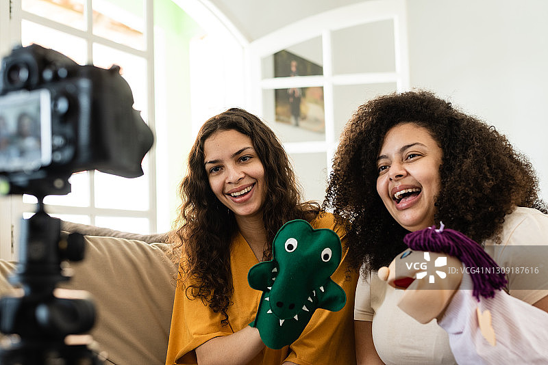 女人录制在线课程图片素材