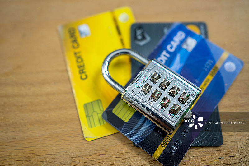 信用卡和锁图片素材