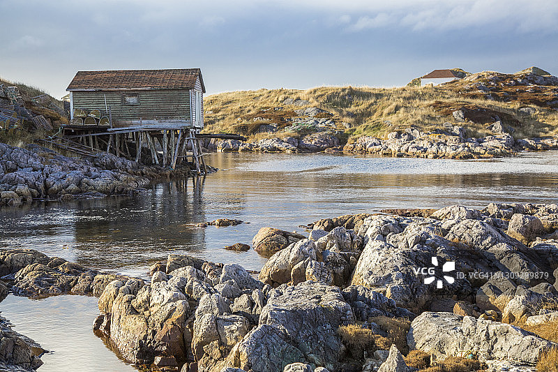 北大西洋偏远岛屿上的渔棚图片素材