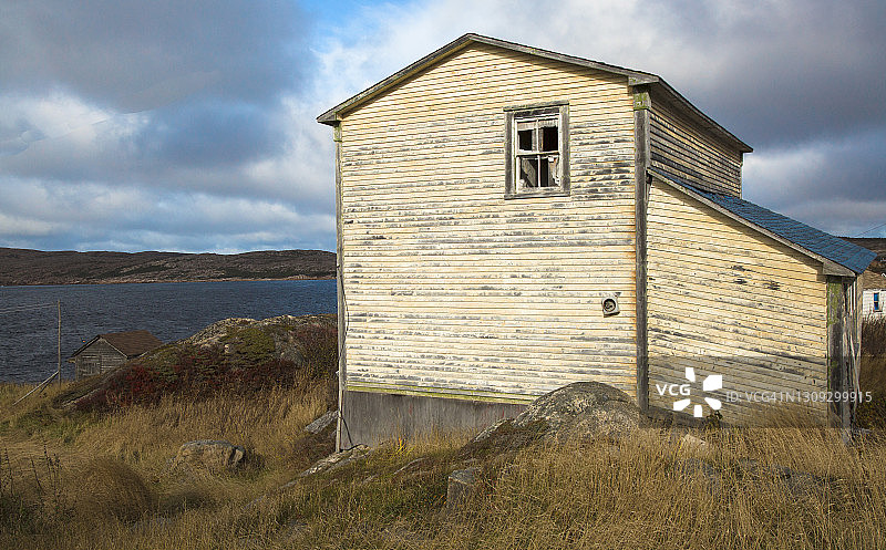 渔村中的废弃房屋图片素材