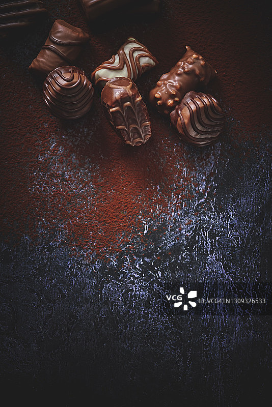 精制自制巧克力果仁糖图片素材