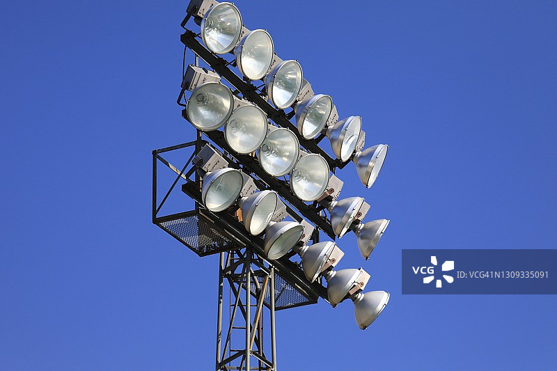 体育场顶灯照明图片素材