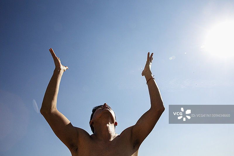 伸手摘星图片素材