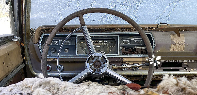 20世纪70年代汽车的座椅和方向盘内饰图片素材