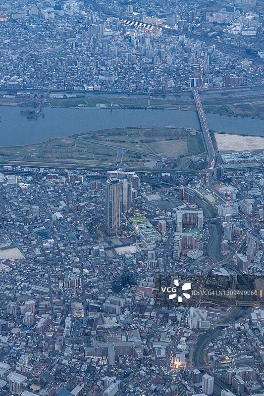 飞机航拍东京赤羽和埼玉县川口市图片素材