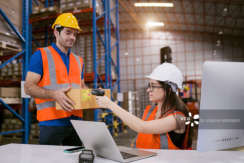 仓库女工图片素材