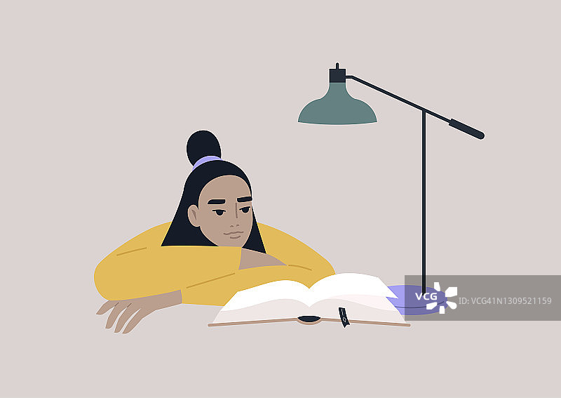 一位年轻的亚洲裔女性角色靠在胳膊上读书，教育过程，大学生准备考试图片素材