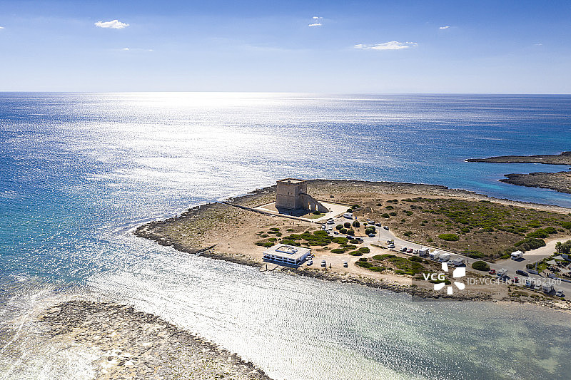 海岸线上的防御塔，拉皮洛塔，意大利普利亚图片素材