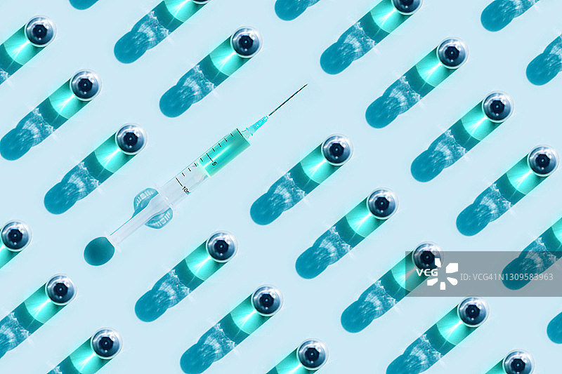 塑料注射器和蓝色药物玻璃瓶图案，蓝色背景，扁平风格图片素材
