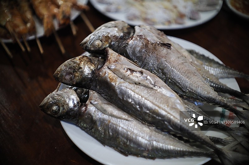 越南富国岛烤海鱼图片素材
