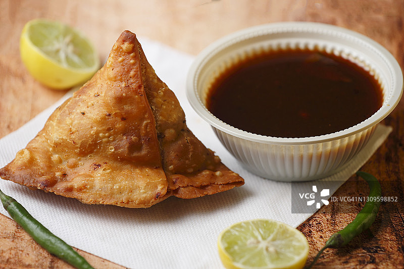 油炸萨莫萨三角饺图片素材