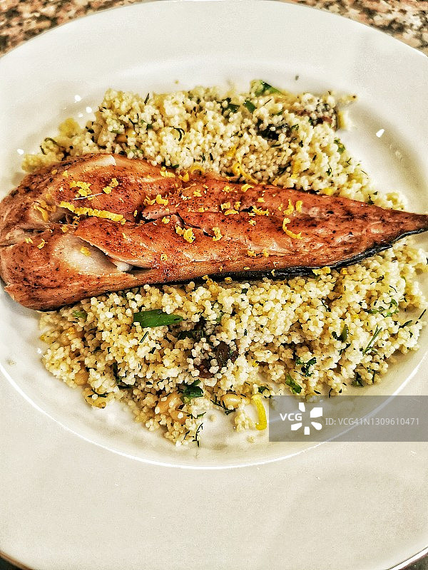 搭配古斯米的鲭鱼图片素材