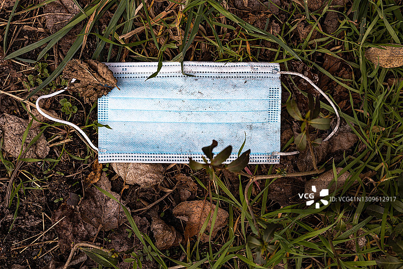 脏污的口罩图片素材