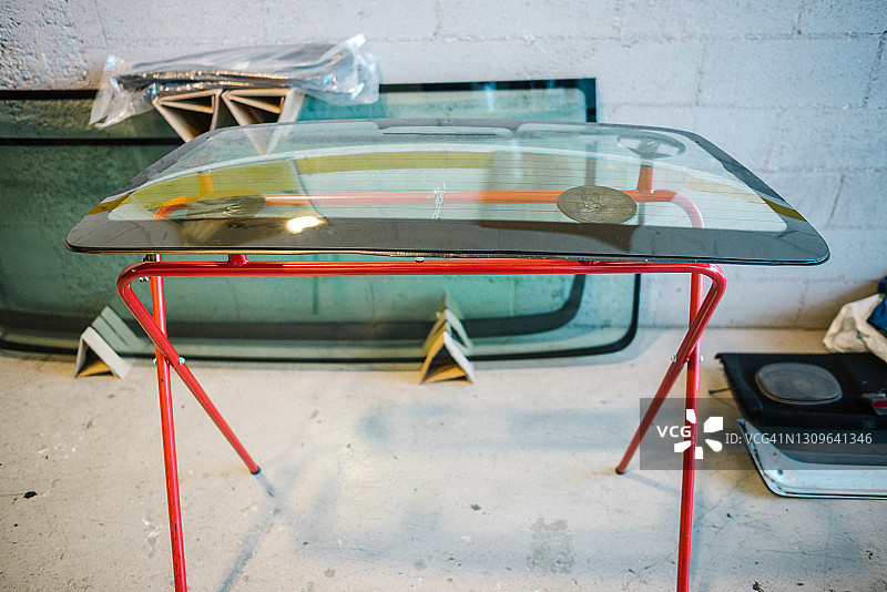 待安装的后挡风玻璃图片素材